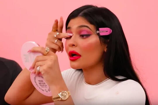 Ini Syarat Kalo kamu Muau Jadi Sodaraan Sama Kim Kardashian