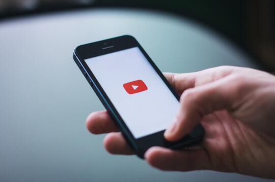Video Downloader : Antara Pilihan Menonton Online dan Offline