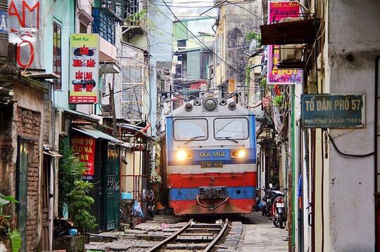 'Train Street', Jalur Kereta Instagramable di Hanoi Ini Akan Ditutup Untuk Turis Gan