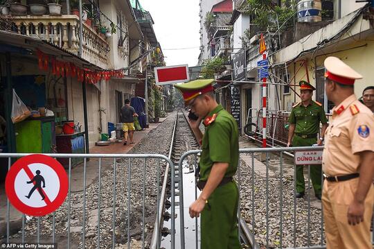 'Train Street', Jalur Kereta Instagramable di Hanoi Ini Akan Ditutup Untuk Turis Gan