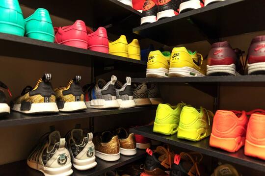 Ngintipin Koleksi Sepatu dari si Ratunya Sneakers, Keren Gan!