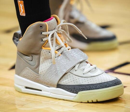 Ngintipin Koleksi Sepatu dari si Ratunya Sneakers, Keren Gan!