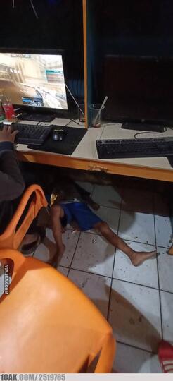 KOCAK! Kelewat Ngantuk, Potret Orang-Orang Ini Bikin Ngakak Gan