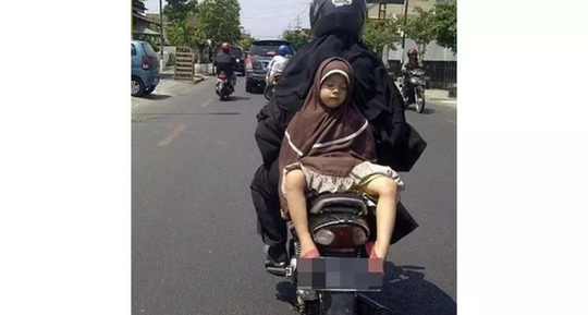 KOCAK! Kelewat Ngantuk, Potret Orang-Orang Ini Bikin Ngakak Gan