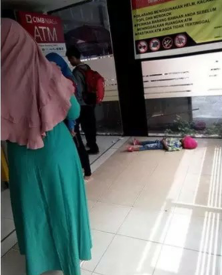 KOCAK! Kelewat Ngantuk, Potret Orang-Orang Ini Bikin Ngakak Gan