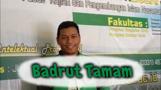 Kuliah Pakai Jaket Ojol, Siapa Sangka Pria Ini Bergelar S2 Hukum! Benarkah Lanjut S3?