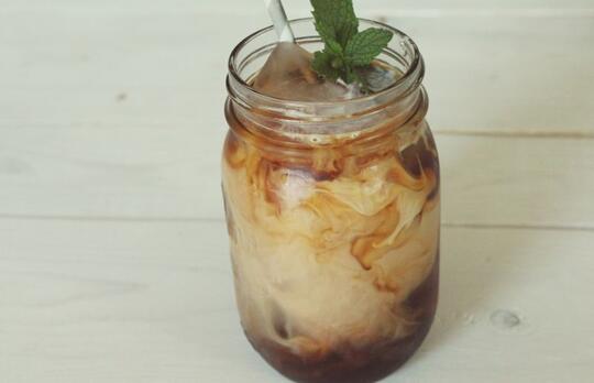 Nyari Minuman Segar Rasa Vanilla? Gak Pake Ribet Bikin Aja Sendiri!
