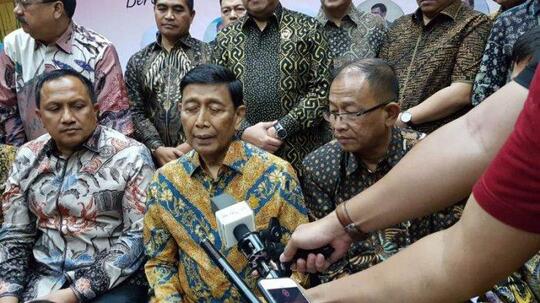 Ususnya Dipotong 40 Cm, Wiranto Tetap Ikut Acara di Kemenkopolhukam Dikawal 2 Dokter