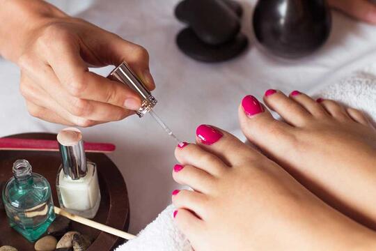 Tak Usah Pergi Ke Salon Untuk Pedicure, Kalian Juga Bisa Melakukannya di Rumah Kok!