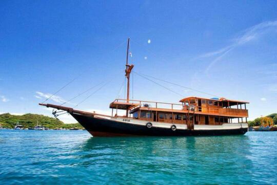 Pulau Komodo Tempat Wisata Eksklusif! Apa Alasan Harga Tiket Mencapai 14 Juta?