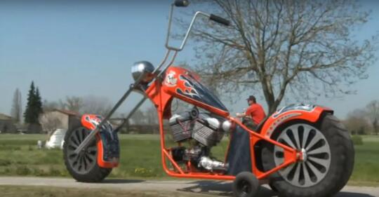 Desain Modifikasi Motor ini Bikin Geleng – geleng Kepala dan Auto Kena Tilang