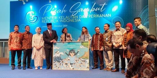 Ibu Susi Pudjiastuti Tak Lagi Jadi Mentri, Kami Akan Rindu Kata Tegas 'Tenggelamkan!'