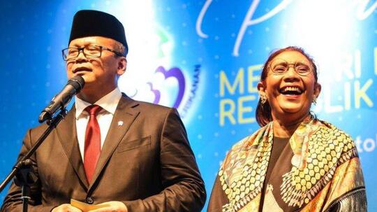 Ibu Susi Pudjiastuti Tak Lagi Jadi Mentri, Kami Akan Rindu Kata Tegas 'Tenggelamkan!'