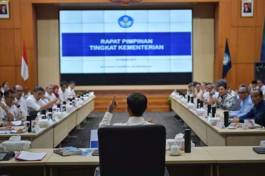 Rapat Perdana Nadiem Makarim sebagai Kemendikbud