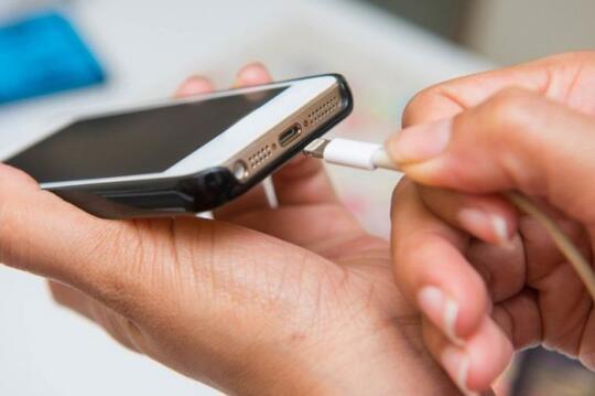 5 Cara Sederhana Merawat Charger Handphone Agar Tidak Mudah Rusak