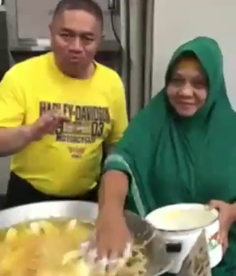 Viral Video Menggoreng Pisang dengan Tangan Kosong, Tanpa Spatula! Sulap atau Sihir?