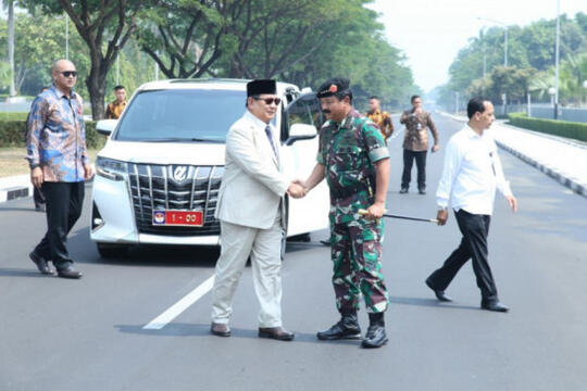 Penuh Semangat, 7 Potret Terbaru Prabowo Subianto Jalankan Tugas sebagai Menhan