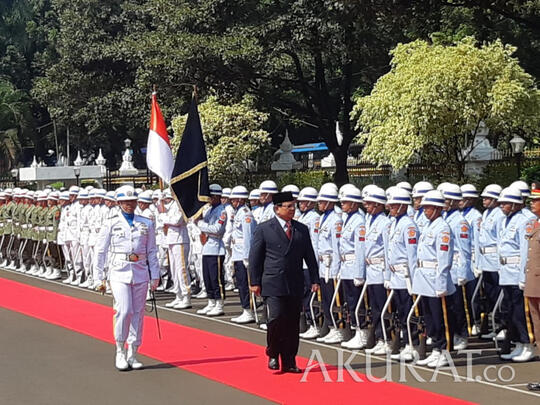 Penuh Semangat, 7 Potret Terbaru Prabowo Subianto Jalankan Tugas sebagai Menhan
