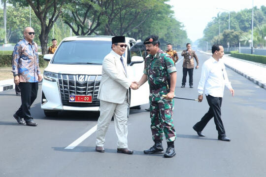 Penuh Semangat, 7 Potret Terbaru Prabowo Subianto Jalankan Tugas sebagai Menhan
