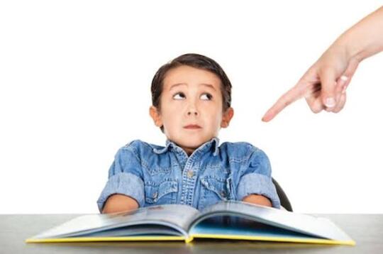 Fenomena Orang Tua yang Ingin Anaknya Juara Kelas