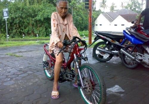 Swag Abis! Nenek-Nenek Kekinian Beraksi, Milenial Kalah Hitz Gan