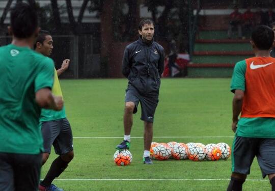 Simon McMenemy Kena PHK dari PSSI