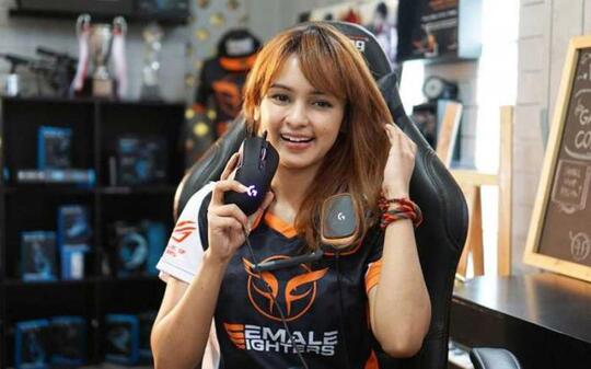 Jago dan Bikin Gemes, Ini 5 Streamer Game Wanita Indonesia Favoritku!