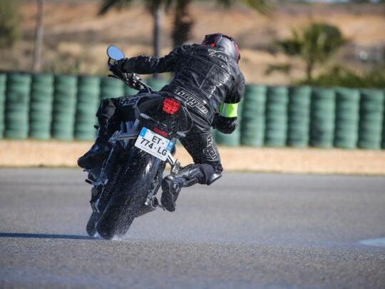 Wajib Tahu! 5 Hal yang Perlu Disiapkan Pengendara Motor di Musim Hujan