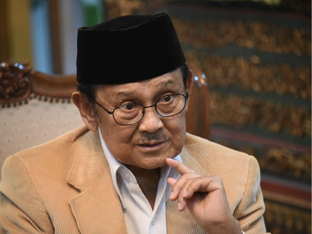 B.J Habibie: Teknokrat Negarawan