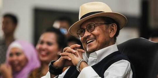 B.J Habibie: Teknokrat Negarawan