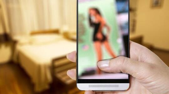 Farhat Vs Hotman Setelah Kasus IG Porno Dihentikan