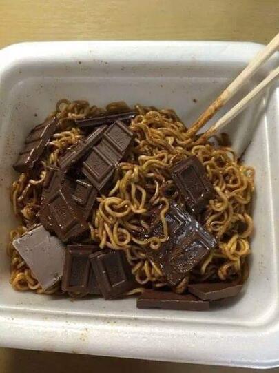 Entah Apa yang Merasukinya? Deretan Mie Absurd Ini Bisa Bikin Ngilu. Menurut Gansis?