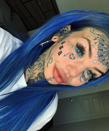 Demi Mendapat Sebutan 'Blue Eyed White Dragon', Wanita Ini Mentato Matanya