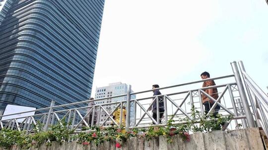 JPO Sudirman Tanpa Atap, Koalisi Pejalan Kaki: Siksaan Baru