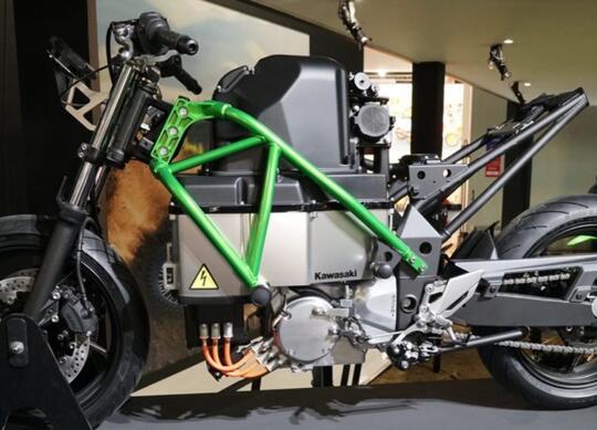 Bukan Matic, Kawasaki Kembangkan Motor Listrik dengan Trasmisi Manual