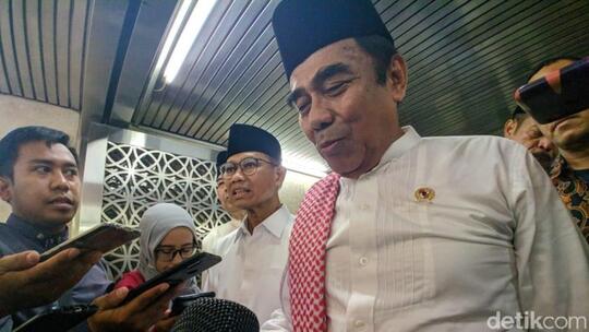 Cerita Menag Pecat Pembantu Pro-Khilafah Lalu Dibilang 'Salah Jalan'