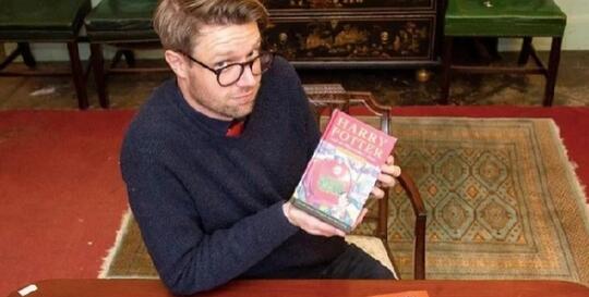 Pecinta Harry Potter? Punya Buku Harry Potter Seharga 2,7 Miliar Ini Ga Lo?!