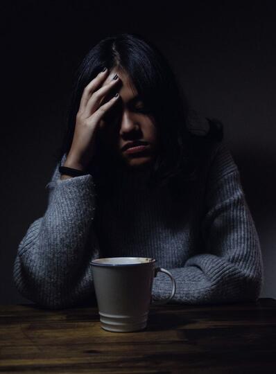 Cemburu Menghantui Saat LDR? Coba 6 Tips Ini Supaya Emosimu Tetap Terkendali