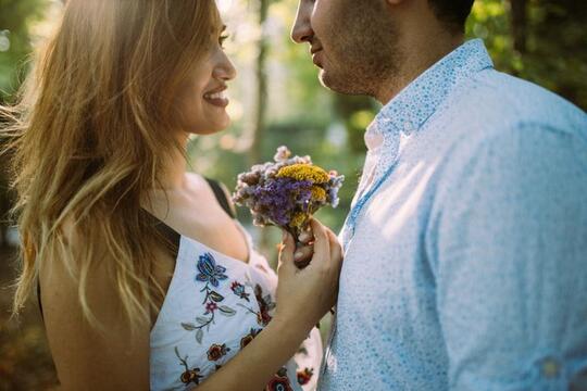 5 Kelebihan Cewek Introvert Untuk Dijadikan Istri