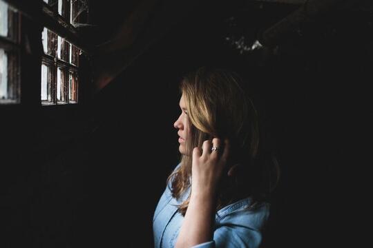 5 Kelebihan Cewek Introvert Untuk Dijadikan Istri