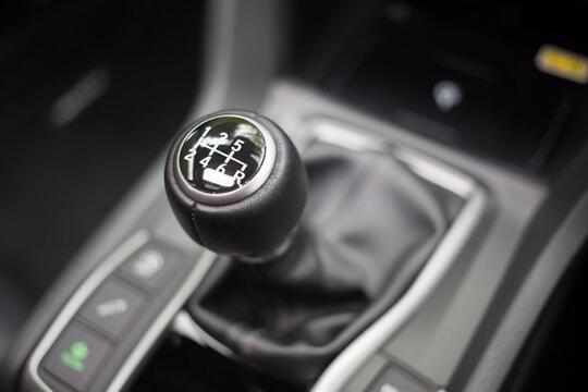 Catat, Ini 5 Cara Menjaga Agar Sistem Persneling Mobil Tetap Awet