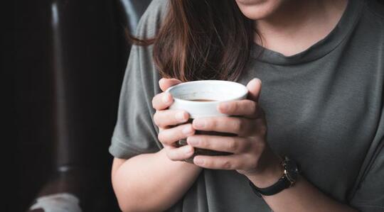 9 Khasiat Minum Kopi Hitam Tanpa Gula Setiap Hari dan 7 Efek Negatifnya
