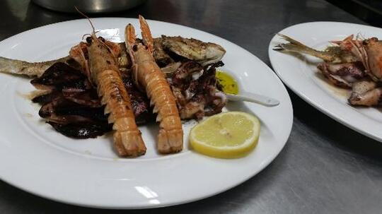Anjay! Restoran Bawah Laut Ini Menampilkan Keganasan Dari Lautan Dingin.