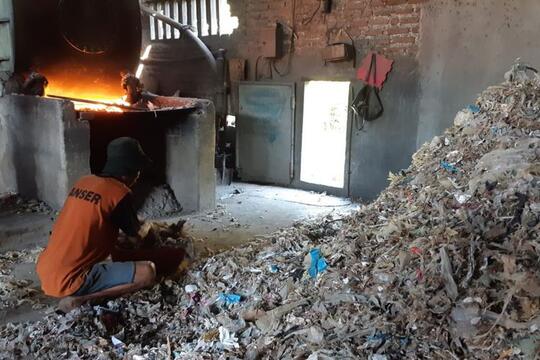 Pembakaran Pakai Sampah Plastik! Pabrik Tahu Di Indonesia Menjadi Penyebab Racun