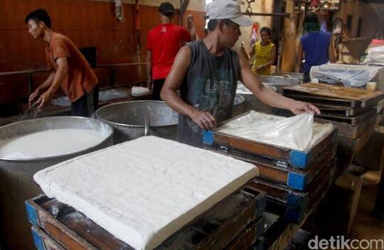 Pembakaran Pakai Sampah Plastik! Pabrik Tahu Di Indonesia Menjadi Penyebab Racun