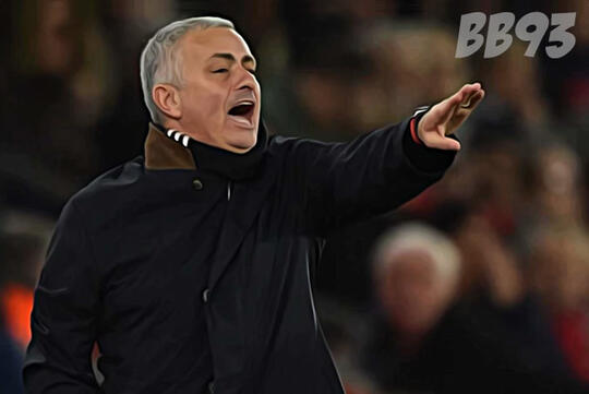 MOURINHO LATIH TOTTENHAM, SALAHNYA DIMANA?