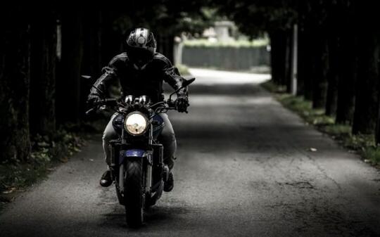 Lampu di Sepeda Motor Kamu Jadi Redup? Coba Periksa 5 Bagian Ini