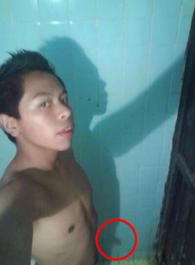 6 Foto Selfie Ini Bikin Gagal Fokus, "Anu"-nya Tak Sengaja Terpotret