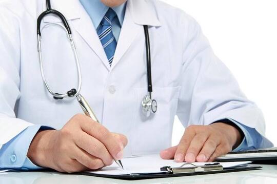 Tulisan Tangan Dokter Seperti Cakar Ayam? Ini Alasannya!