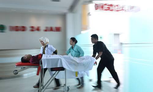 Tulisan Tangan Dokter Seperti Cakar Ayam? Ini Alasannya!